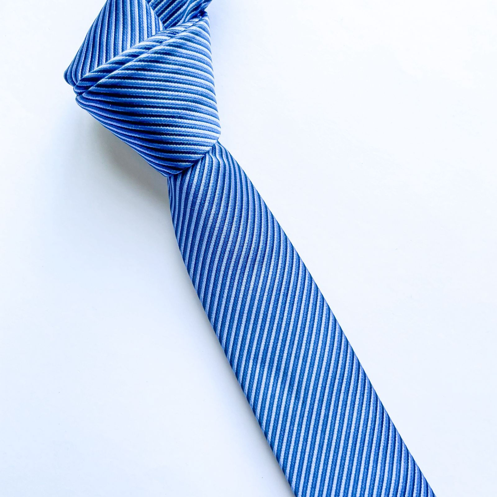 Corbata DOMO con diseño de rayas