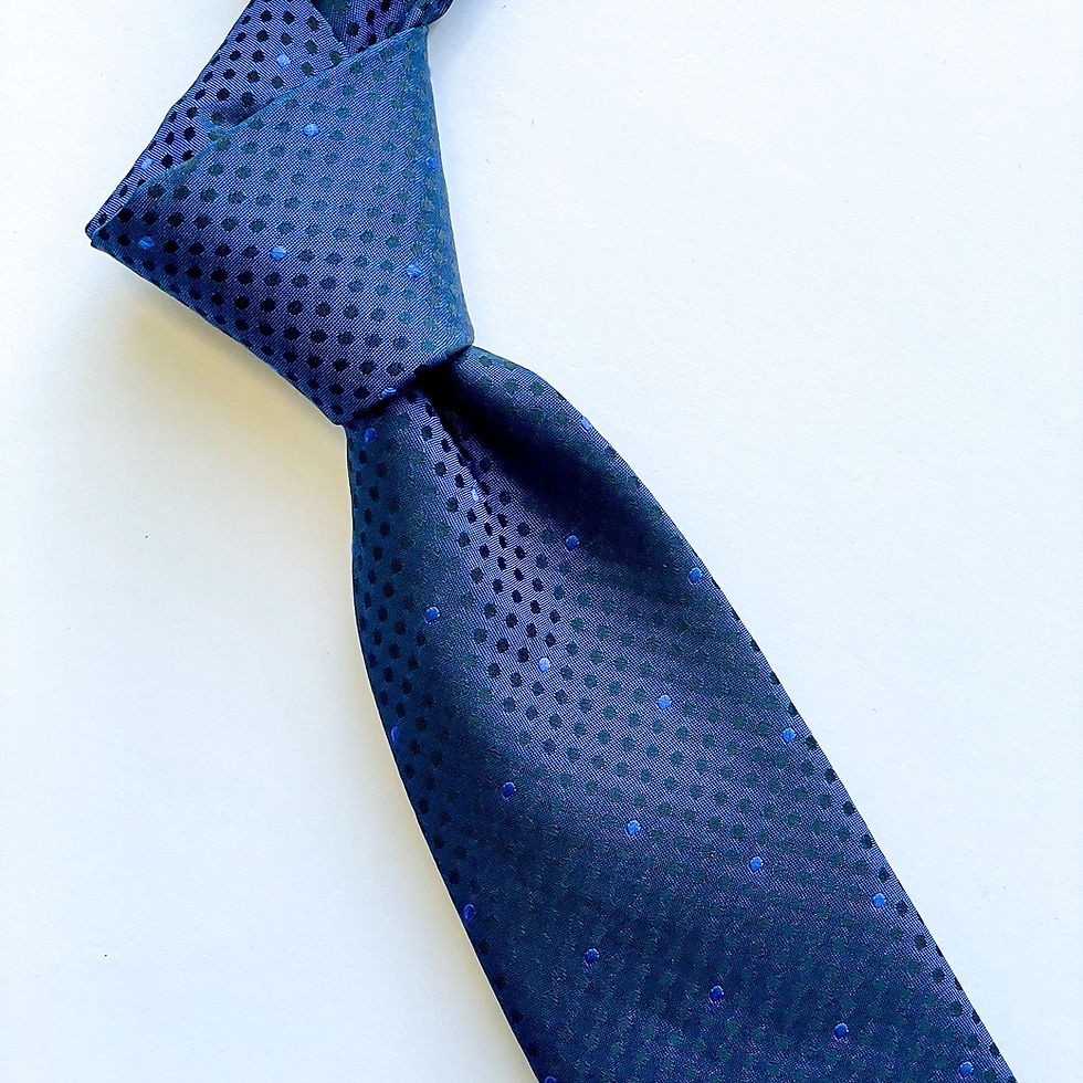 Corbata APT.9 con diseño a puntos