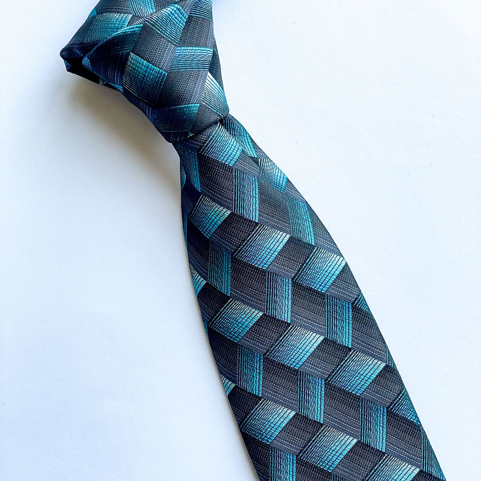 Corbata APT.9 con diseños de patrón