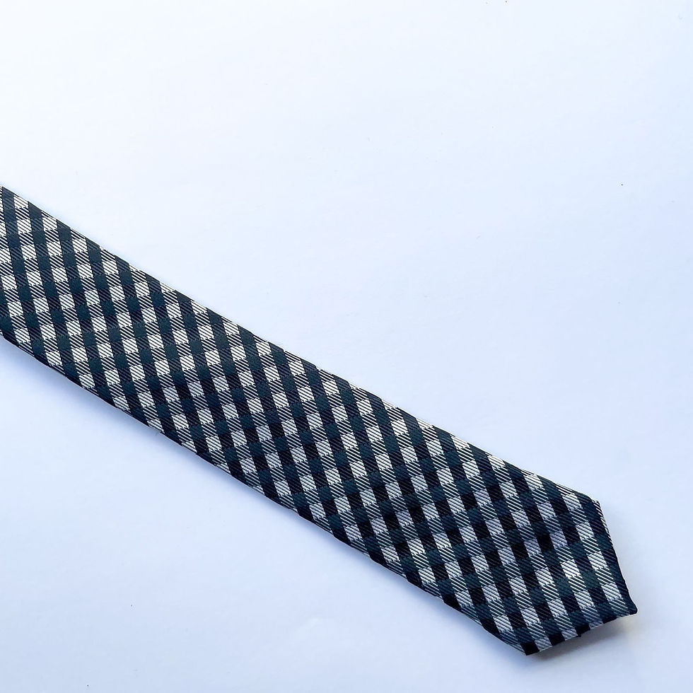 Corbata delgada con diseño escocés