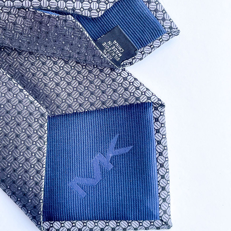 Miniatura: Hermosa corbata Michael Kors con diseño patrón