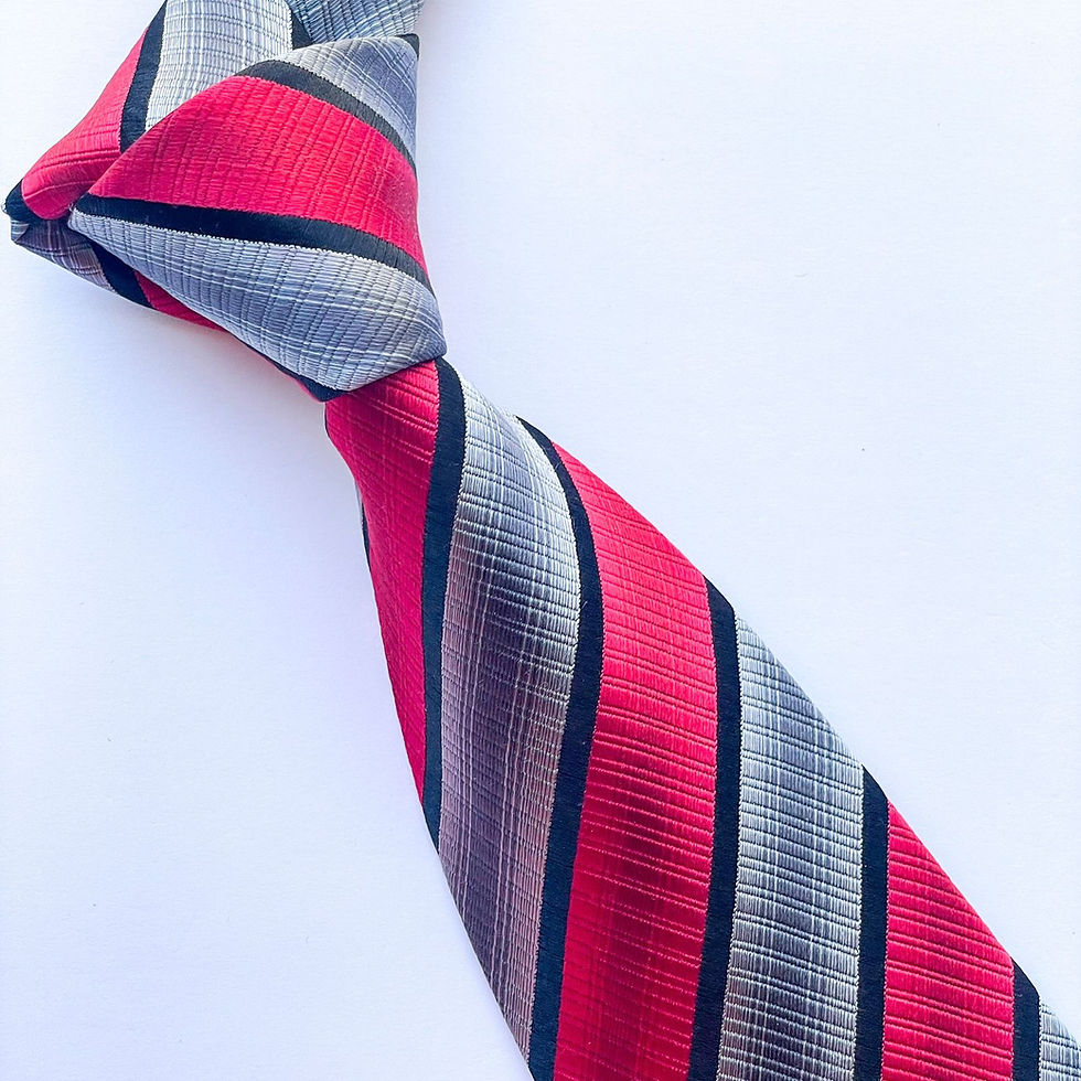 Hermosa Corbata con etiqueta Geoffrey Beene con diseño a rayas