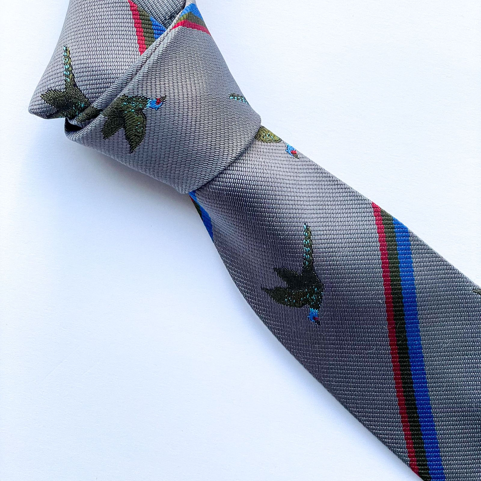 Corbata con diseño en patrón de aves