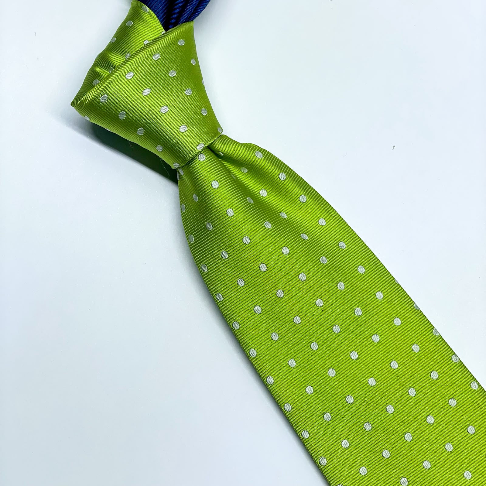 Corbata Tommy Hilfiger - 100% seda - 7,8cm de ancho al final 