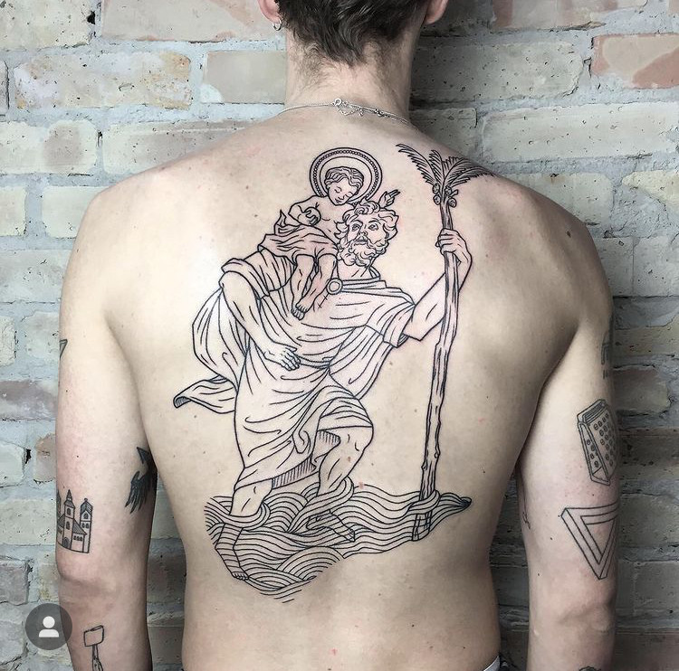 Ea has done some beautiful handpoking tattoos throughout her life.