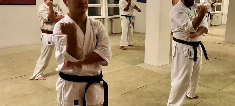 Die Bedeutung von Etikette im Kyokushin Karate: Wehleidigkeit, Respekt und Verhalten in Berlin