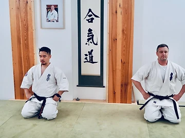 What is the difference between "Sensei" and "Senpai"?