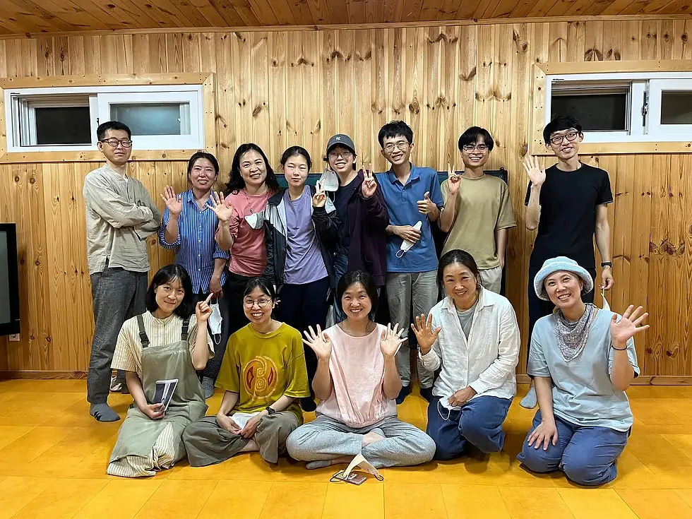 2 thành viên Vcil Community giao lưu với thành viên cộng đồng tại làng quê Hongcheon