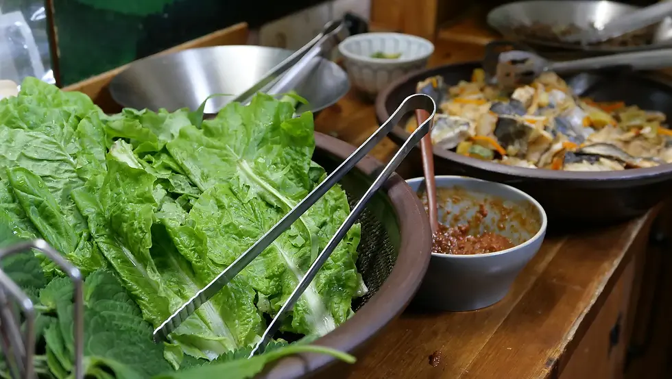 Nhà ăn chung của cộng đồng. Nguyên liệu đều là hữu cơ và được cung cấp bởi nông dân hoặc hợp tác xã địa phương