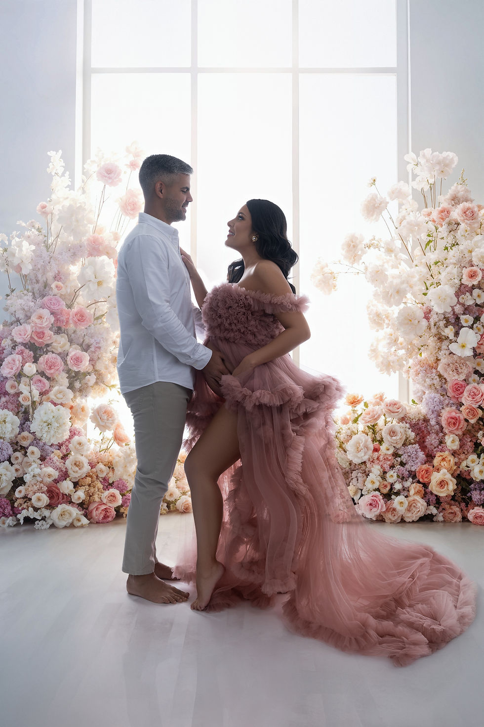 Glamorous maternity photography experience in Central Florida