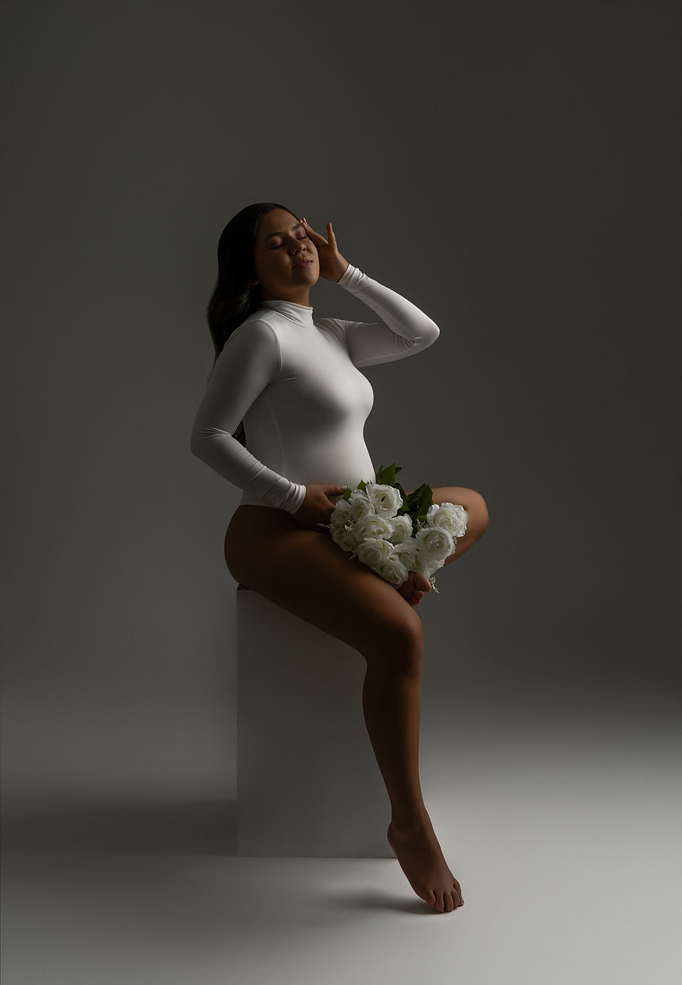 Elegant maternity photoshoot in Central Florida