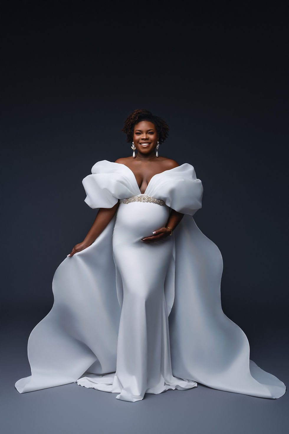 Elegant maternity photoshoot in Winter Garden FL