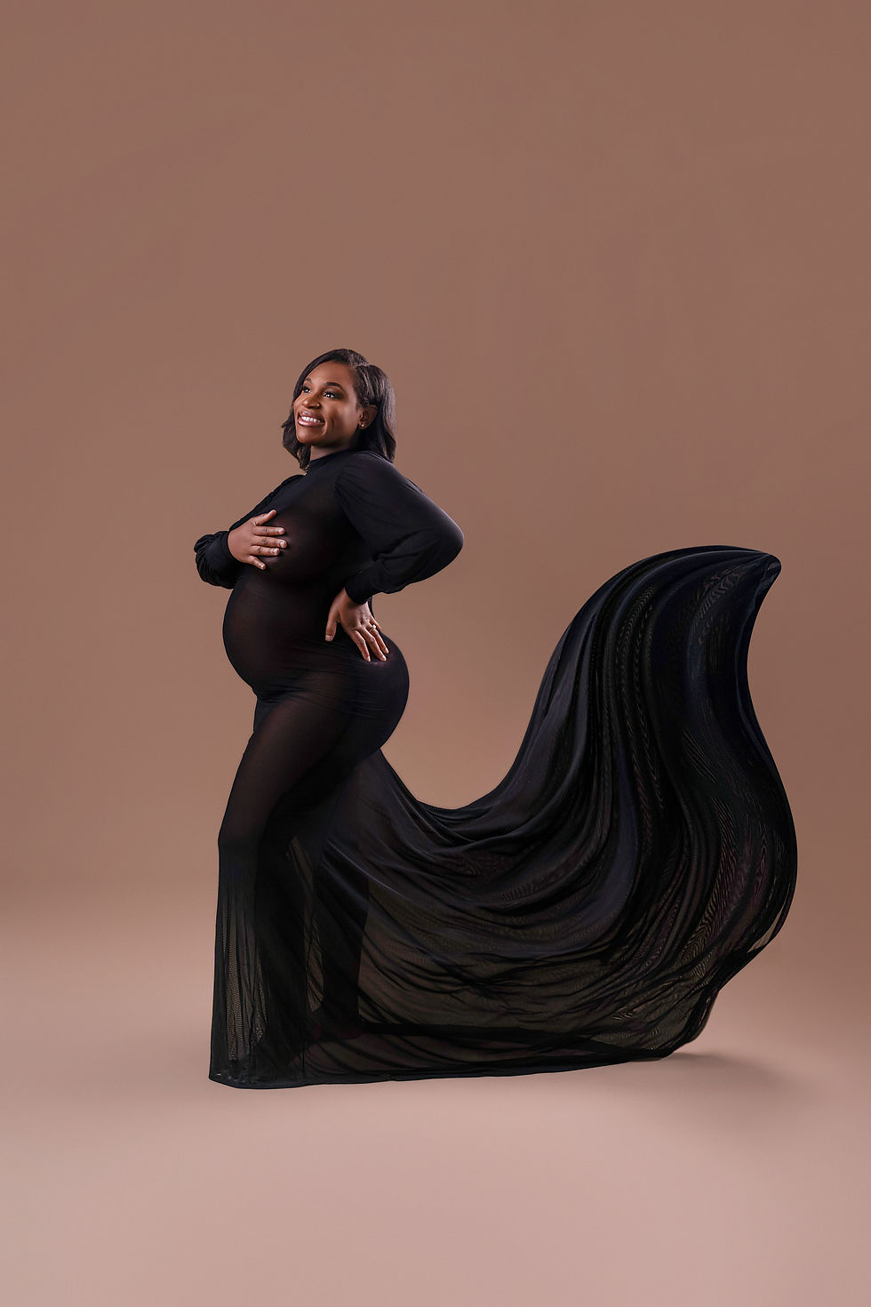 Elegant maternity photoshoot in Winter Garden