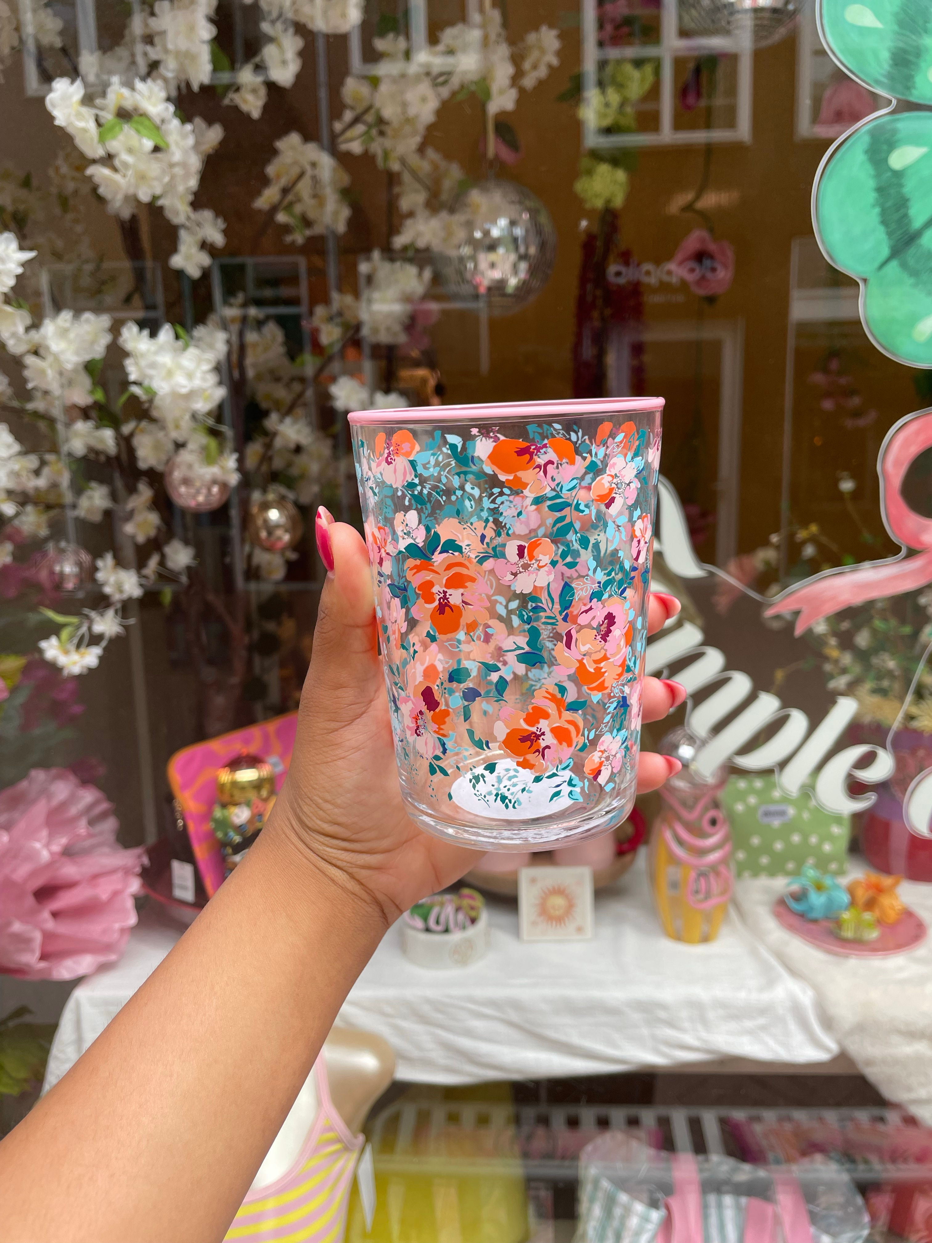 Limonade glas roze bloemen