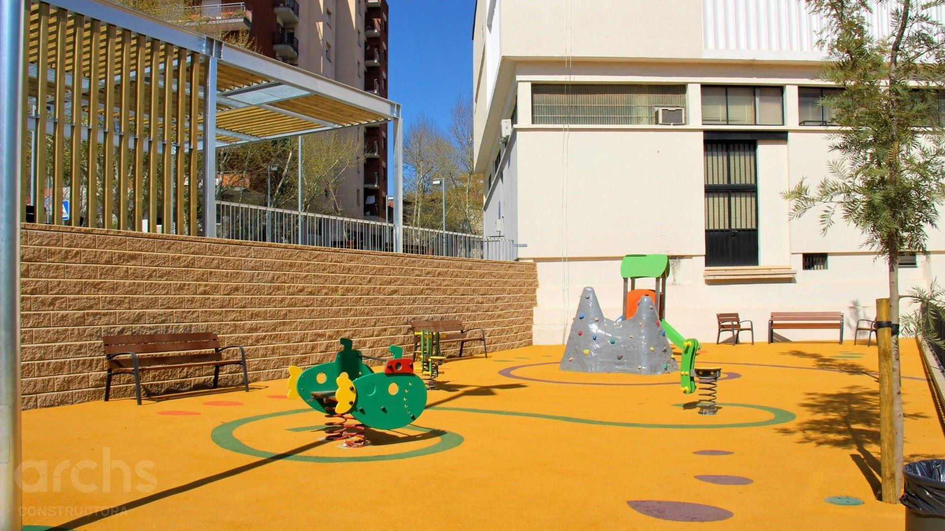 Parking i zona de jocs · Martorell