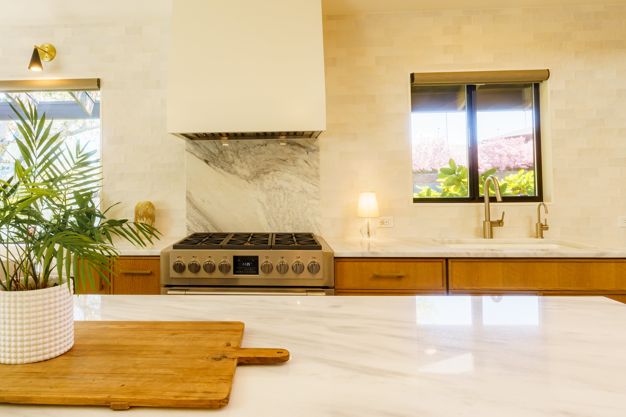 Expert countertop installation in Cypress, TX. Artosa IDC offers premium granite, quartz, and marble with professional design-build. Request a consultation today!