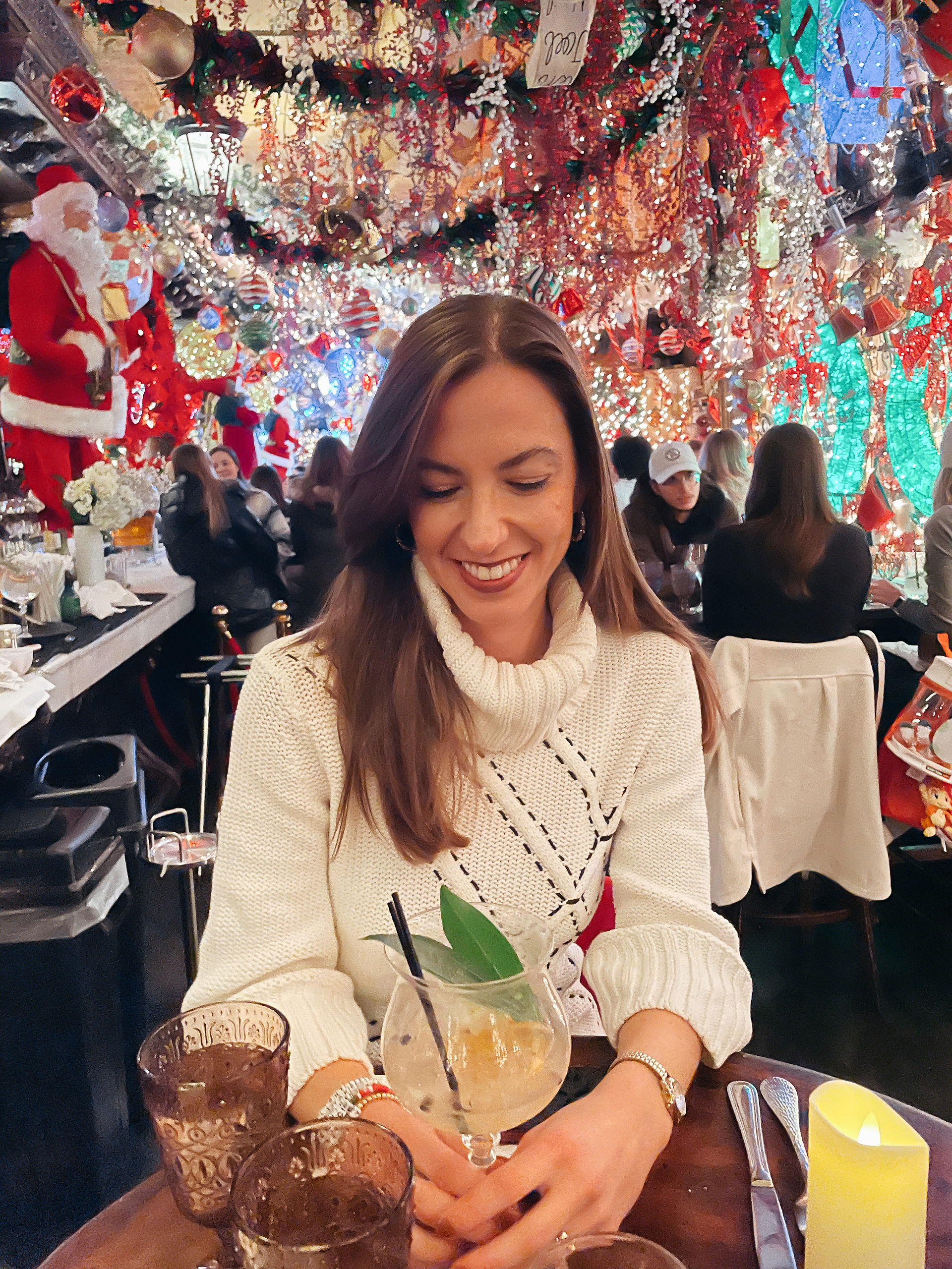 A guide to visiting NYC at Christmas time featuring the best window displays, restaurants and markets to visit in Manhattan NYC