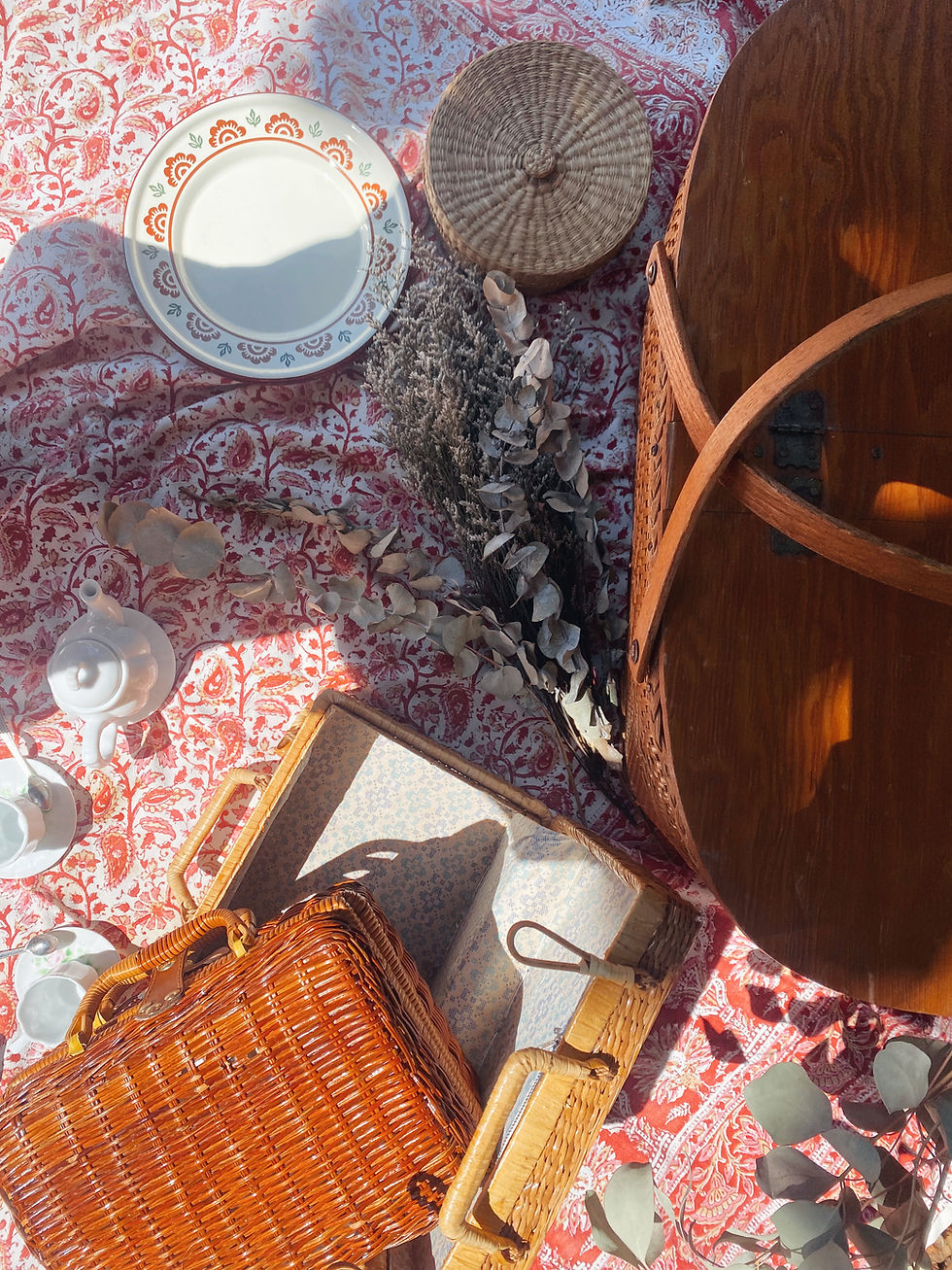 Thumbnail: Custom Curated Vintage Picnic for Two