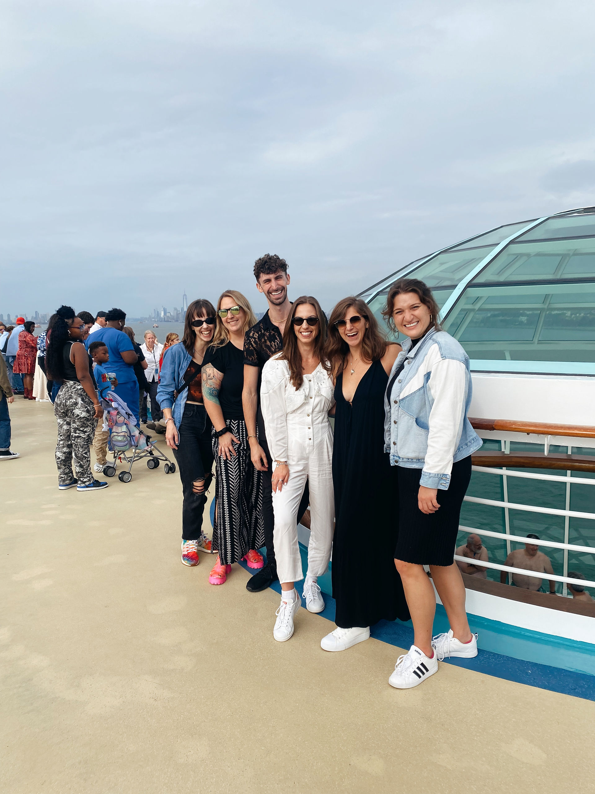 bachelorette cruise bride and bridesmaids on royal caribbean cruise line 