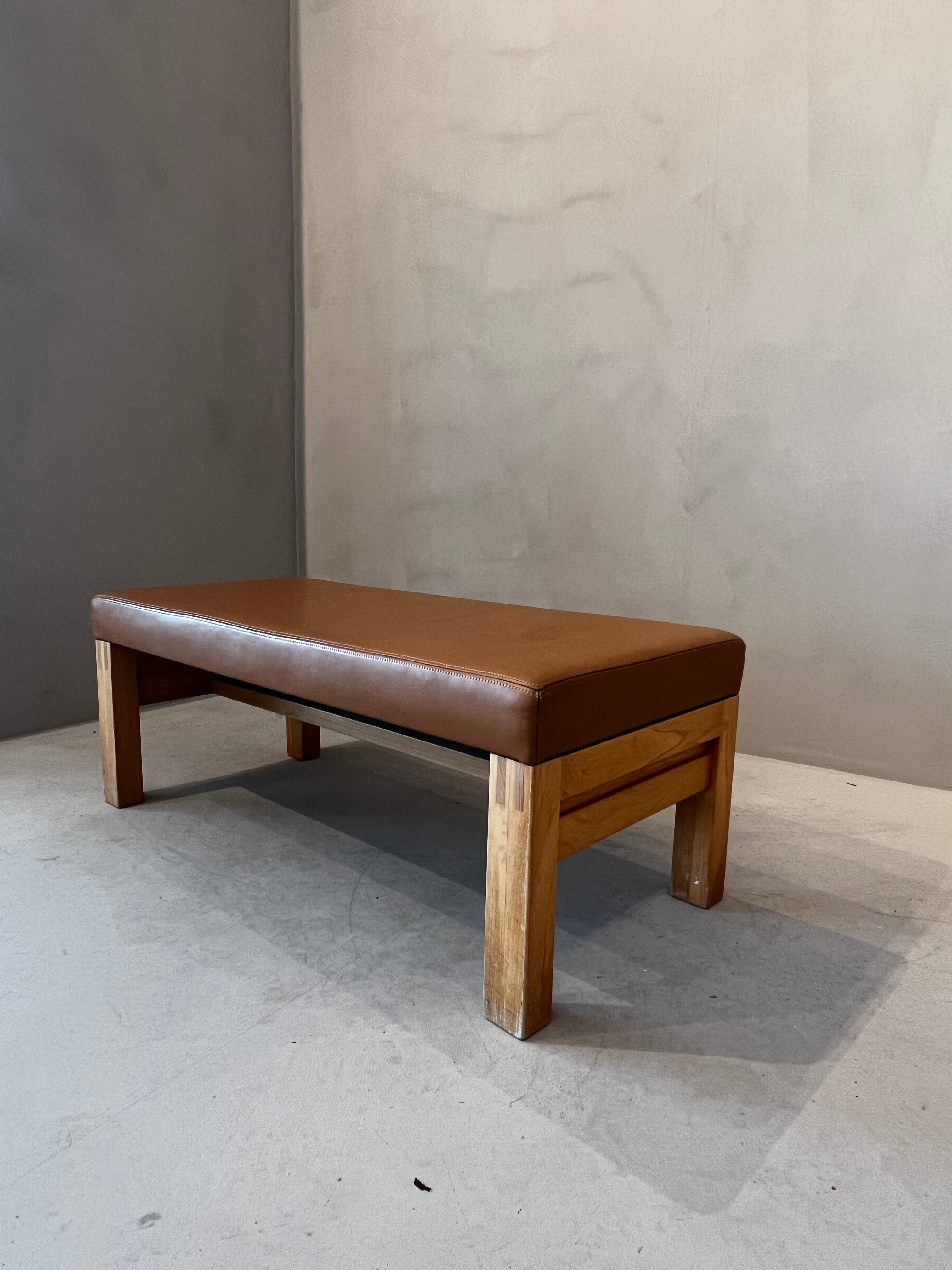Cognac bench