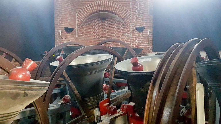 Bells_of_Great_St_Mary's%2C_Cambridge_edited.jpg