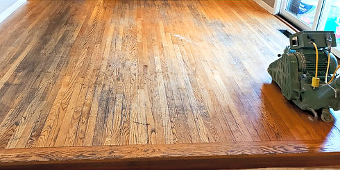 Red Oak hardwood floor before picture__edited.jpg