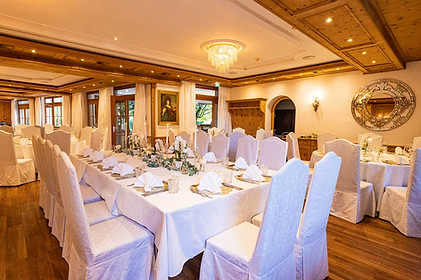 Geschmückter Festsaal im Gartenhotel Maria Theresia