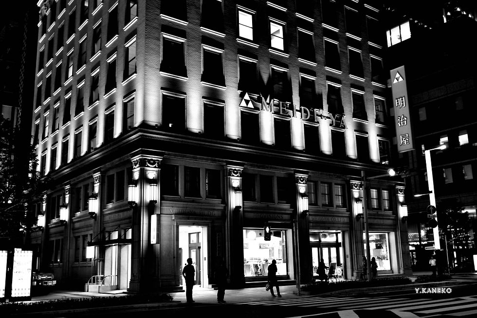 夜の銀座　モノクロ