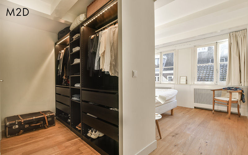 Walk in closet with a partition wall