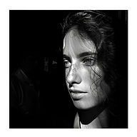 Photographie de rue d'une jeune fille par Manuel Besse à New York