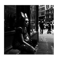 Photo d'une femme déguisée avec des oreilles de lapin à Nex York par Manuel Besse