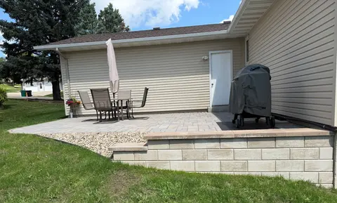 retaining wall off of patio