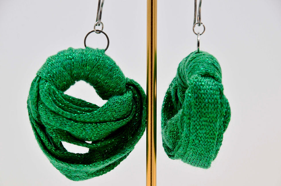 Thumbnail: Pendientes con forma de espiral color verde