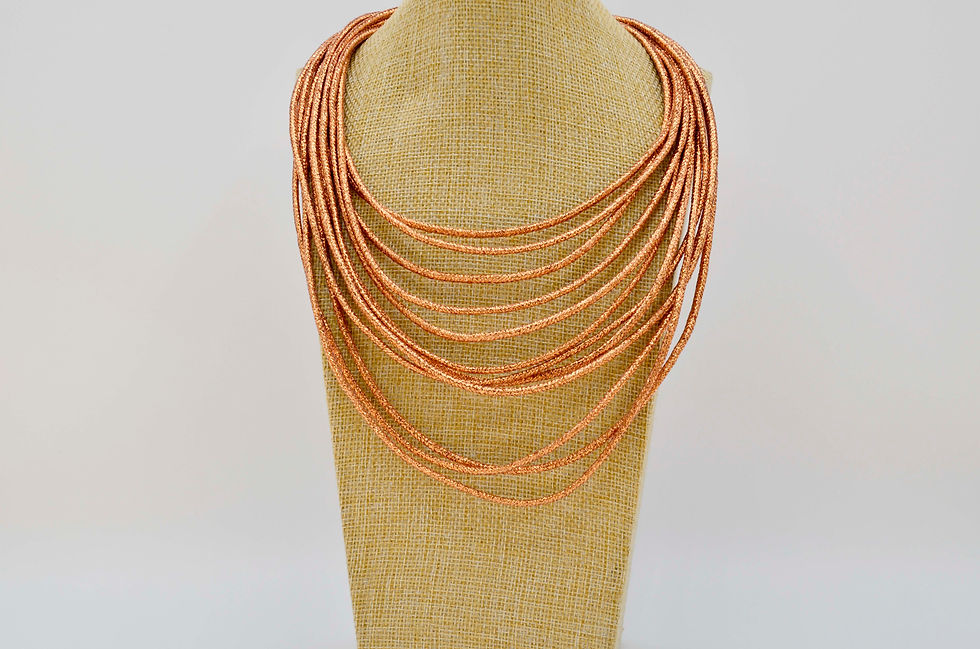Miniatura: Collar hilo dorado cierre magnético