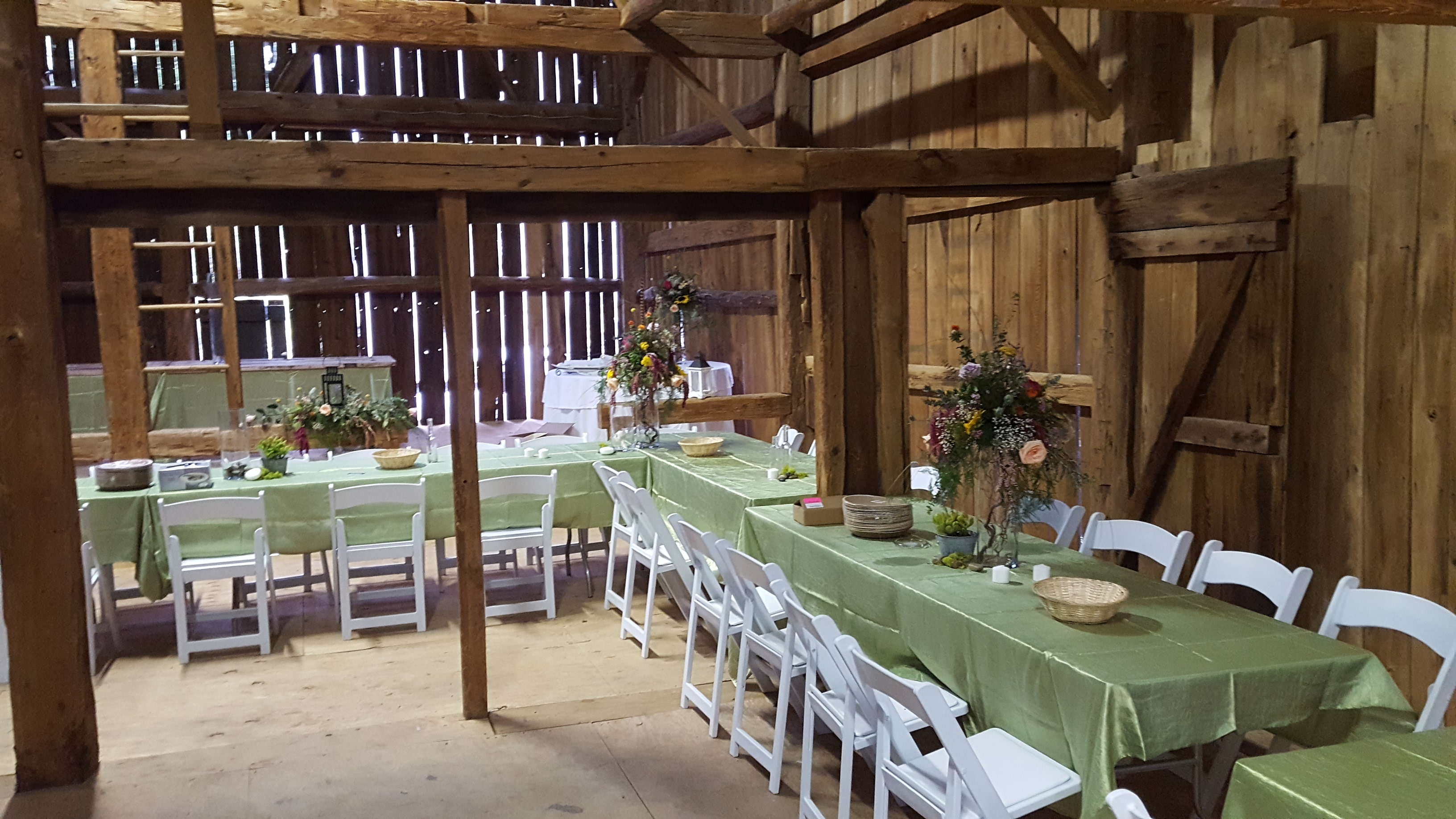 2016-09-03 TABLE ARRANGEMENT IN BARN (2)
