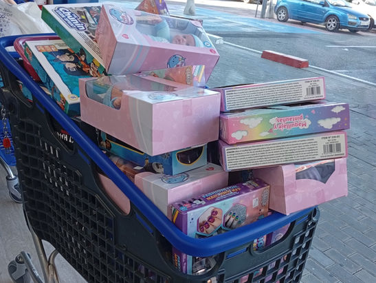 Hjelpegruppa har vært i Elche og handlet litt...