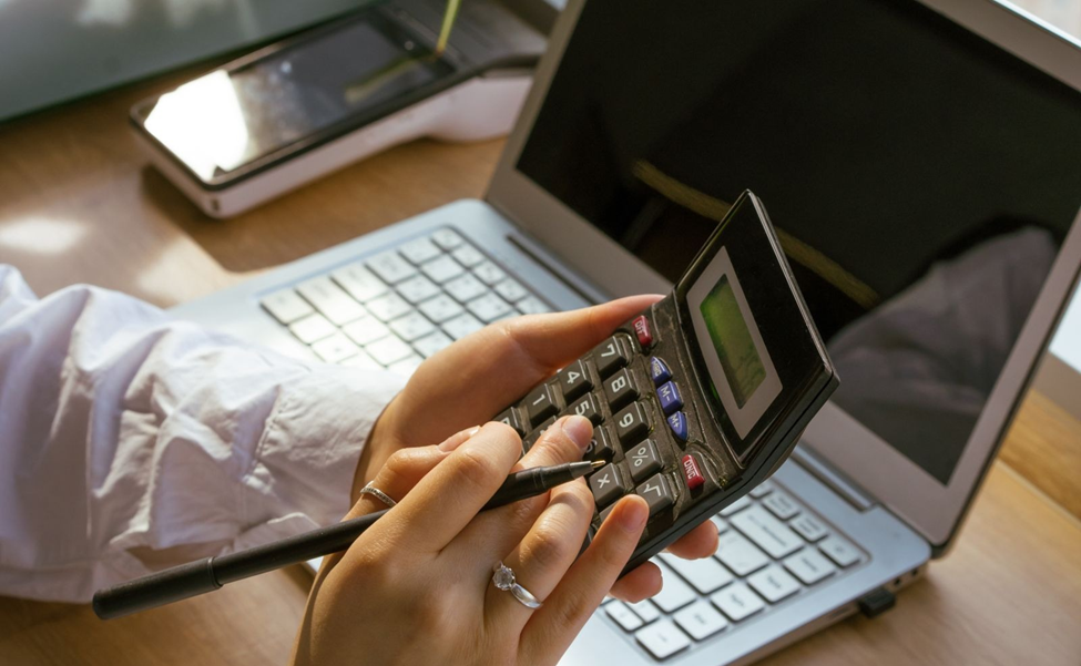Planejamento financeiro ajuda o MEI a avaliar uma renegociação sustentável.