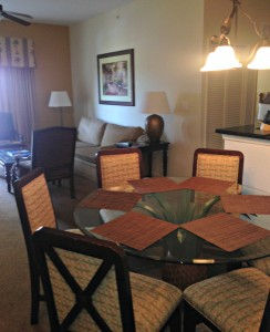 Antigua Suite - Dining room overlooking living area
