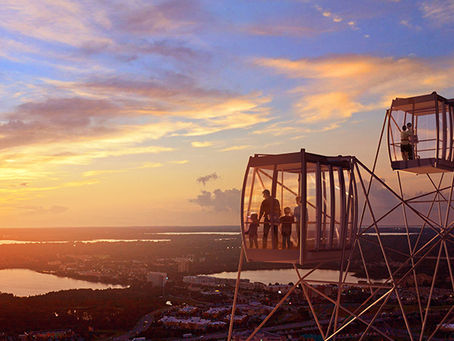 The 1st of 30 Glass Passenger Capsules Installed On The Orlando Eye