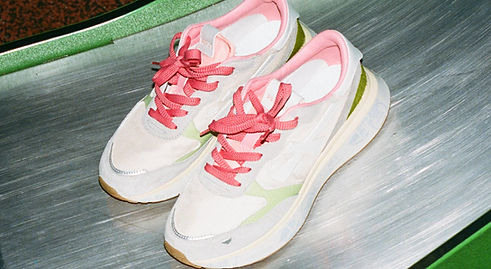 visore_home_sneakers_desk_96167dcf-9639-4e49-ba1e-5f64154951ba_2100x.jpg