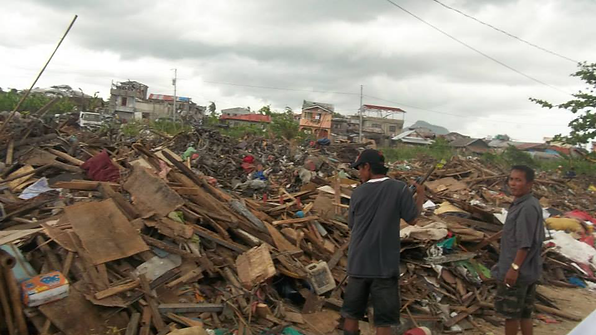 2013-PhilipineTyphoonHaiyanRelief (2).pn