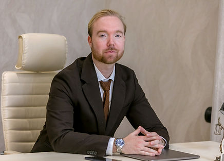 Van der Burg_1071_edited.jpg