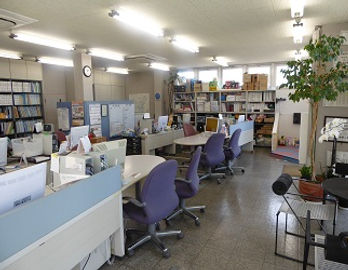 社内