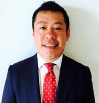 スーツ男性