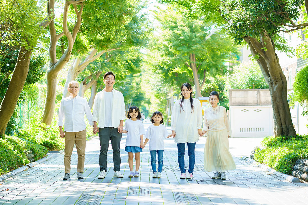 笑顔の3世代家族