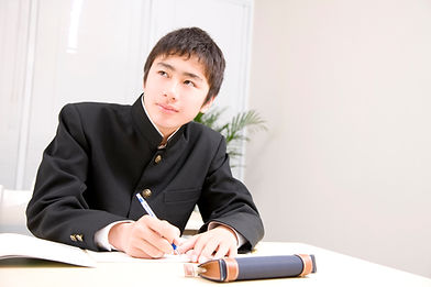 勉強する学生