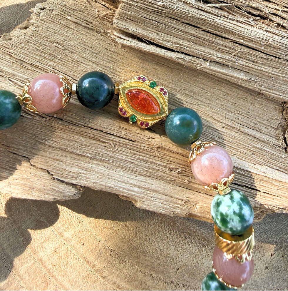Miniature : Bracelet Félina en Agate Arbre, Agate Mousse et Pierre du Soleil avec éléments dorés en laiton électrolysé.