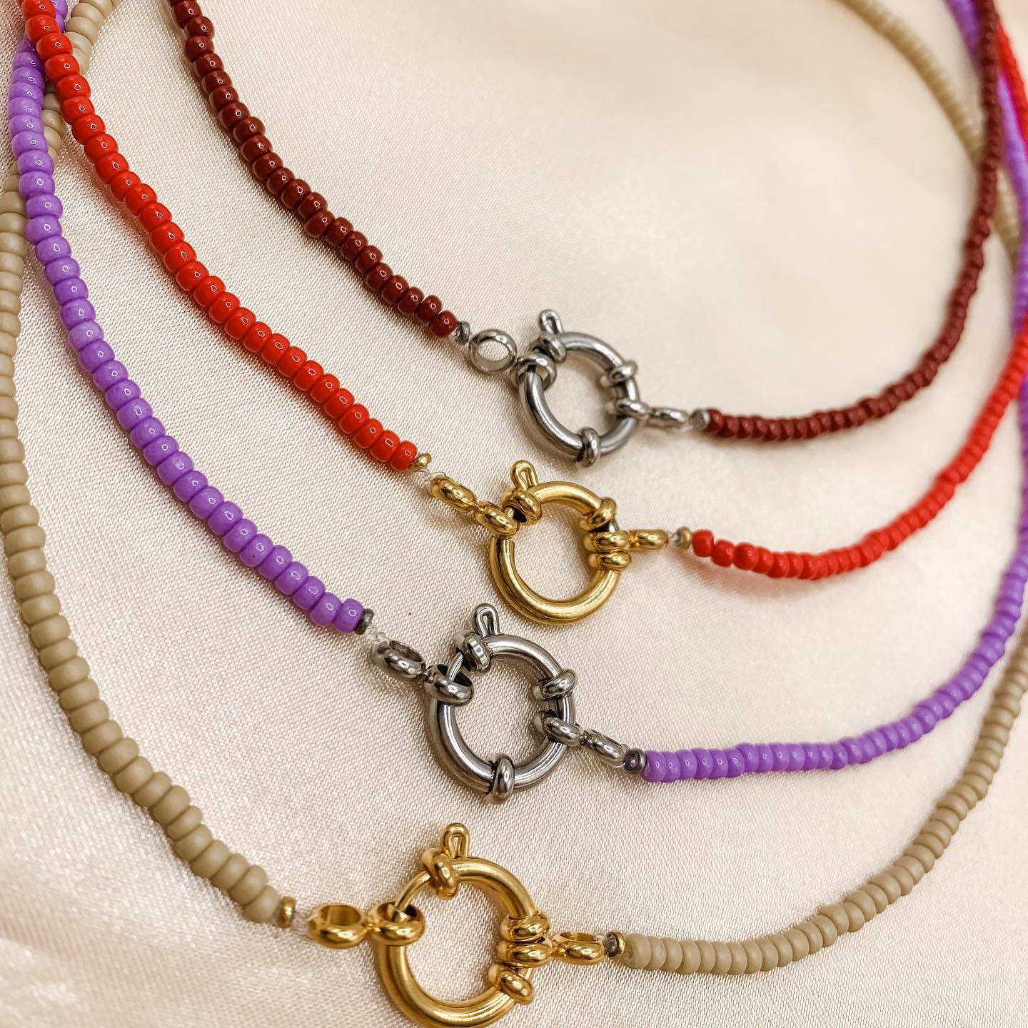 Kralen ketting met boeislot