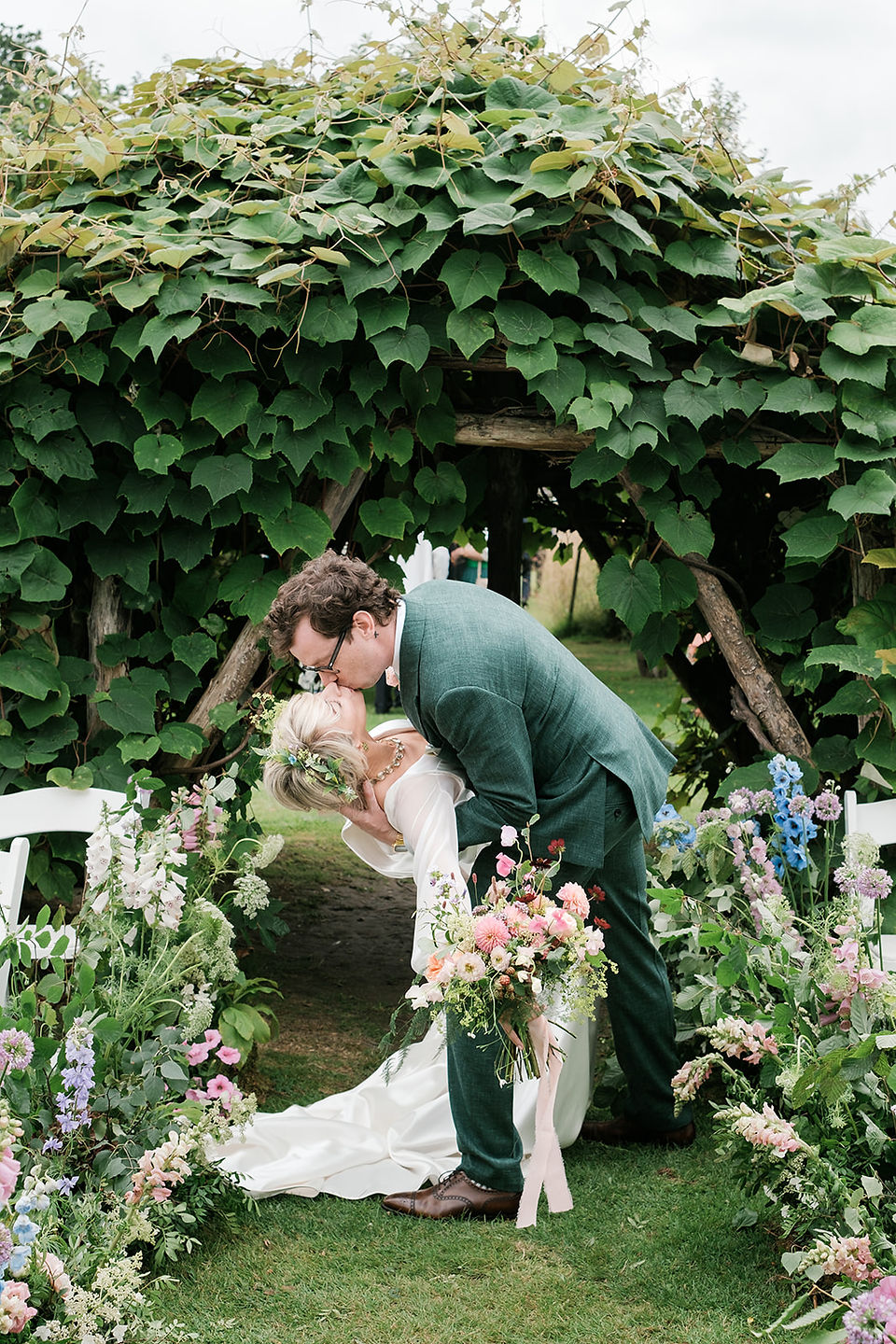 Couple perfom a dip kidd at the end of ceremony with Beth Kirkham Ceremonies at Penshurst Place