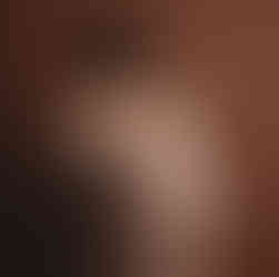 Mamma che allatta il suo bimbo